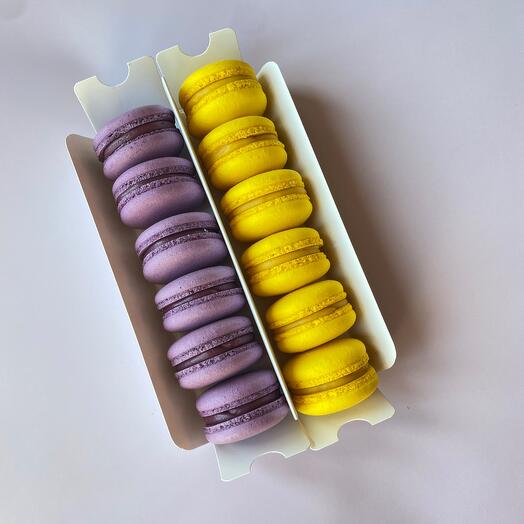 Surtido de macarrones brillantes 10 piezas como regalo (grosella negra, mango-maracuyá)