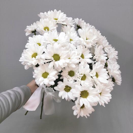 Букет из ромашковых хризантем