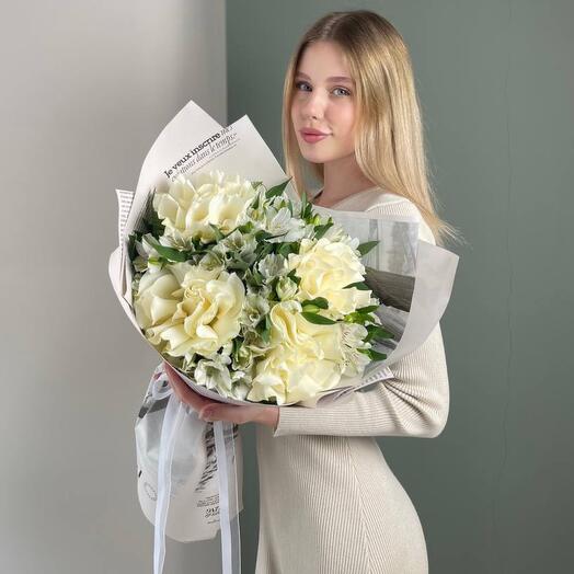 Duobucket with roses and alstroemeria