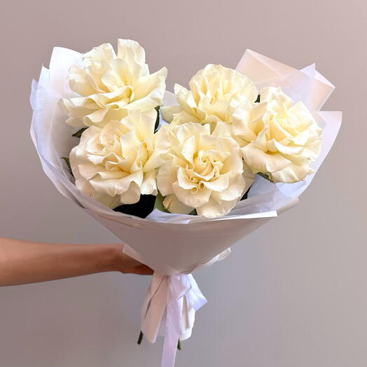 Ramo de 5 rosas francesas blancas