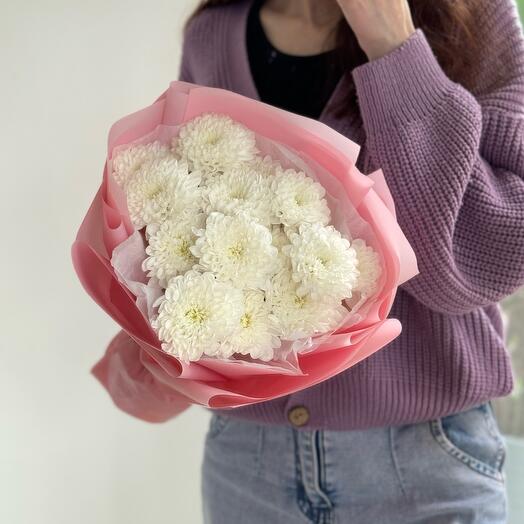 Нежный, изящный, красивый, букет комплимент  из кустовой хризантемы
