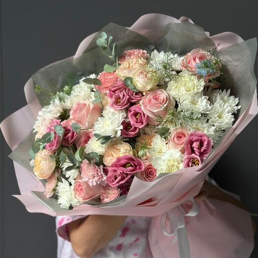 Lujoso ramo prefabricado de rosas, Rosales y crisantemo
