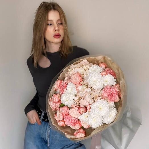 Ramo de autor con Hortensia y rosa arbusto