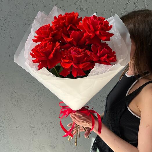 Лаконичный букет алых французских роз💔