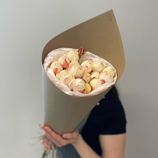 Нежный букет пионовидных кустовых роз «Принцесса Сиюка»