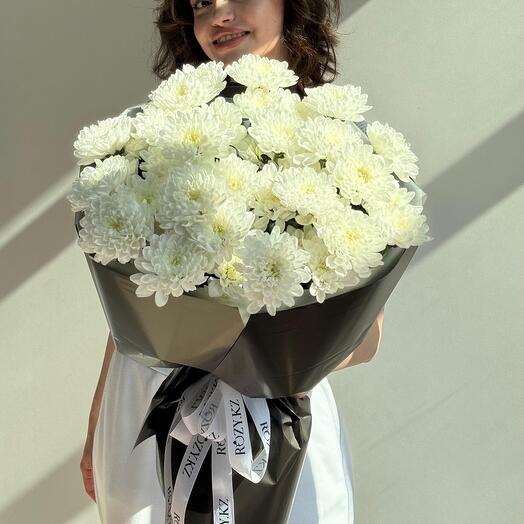 Букет из 7 белых хризантем