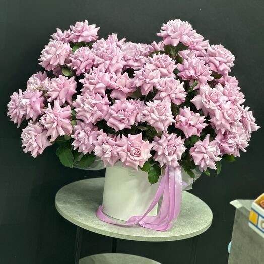 Французские розы в коробке фиалка