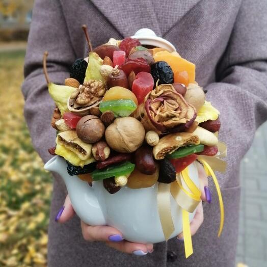 Сухофрукты в чайнике