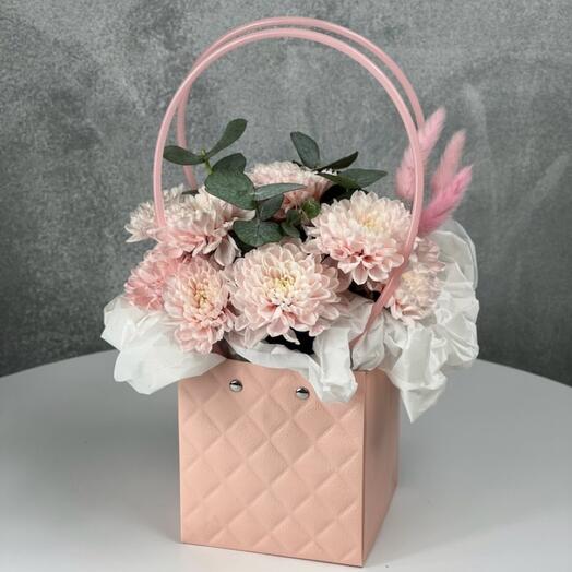 Сумочка пудровая из хризантемы и эвкалипта