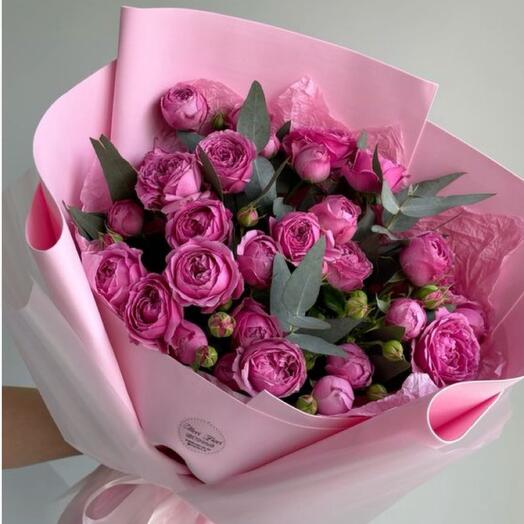 Розовый букет из кустовых роз