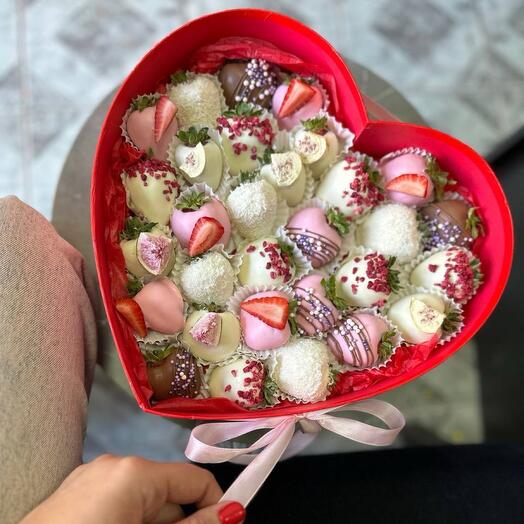 Сердце с клубникой (25/30 Шт)