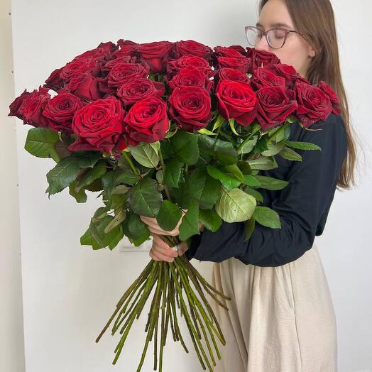 29 бордовых роз под ленту