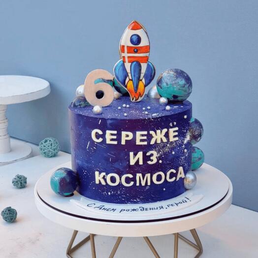 Торт с ракетой