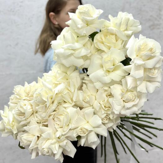 23 белых французских роз