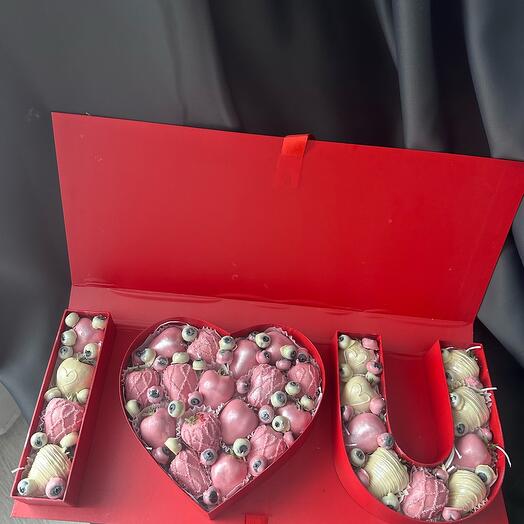 Клубника в коробке I love you