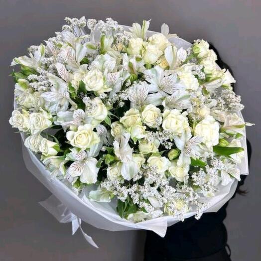 White Butterfly (Кустовые розы, альстромерия, кермек