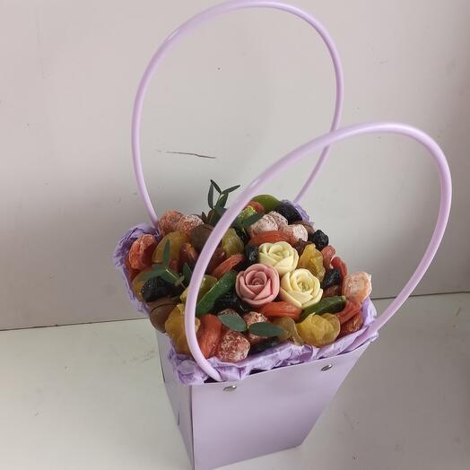 Сумочка с Сухофруктами и шоколадными розами подарок маме, подруге, коллеге