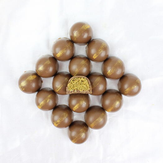 Dubai Chocolate Bombons with Pistachio and Kadaifi