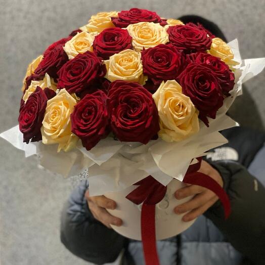 Композиция из 25 роз