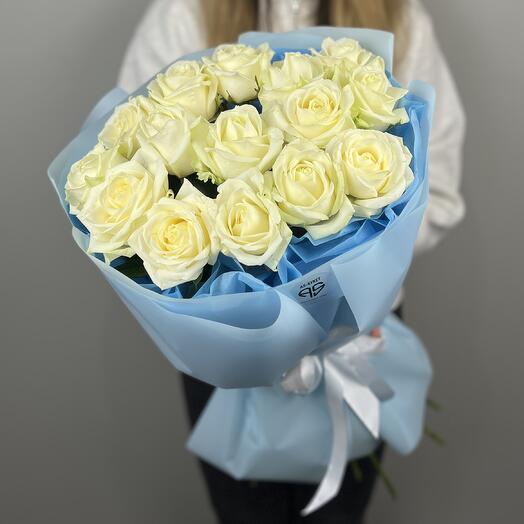 Monobucket of 21 white roses