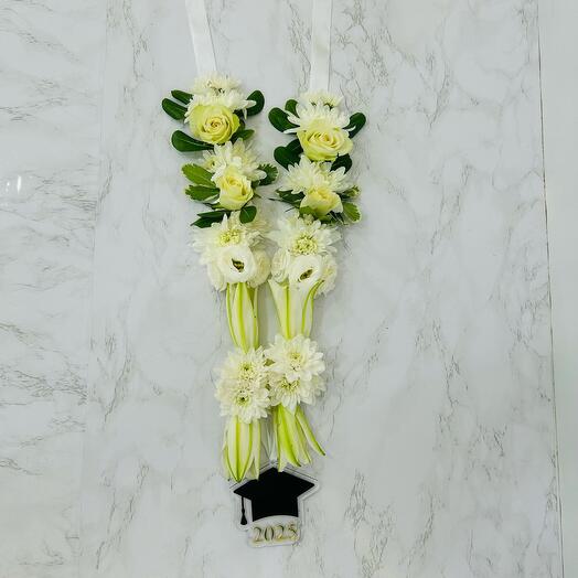 Flower necklace white