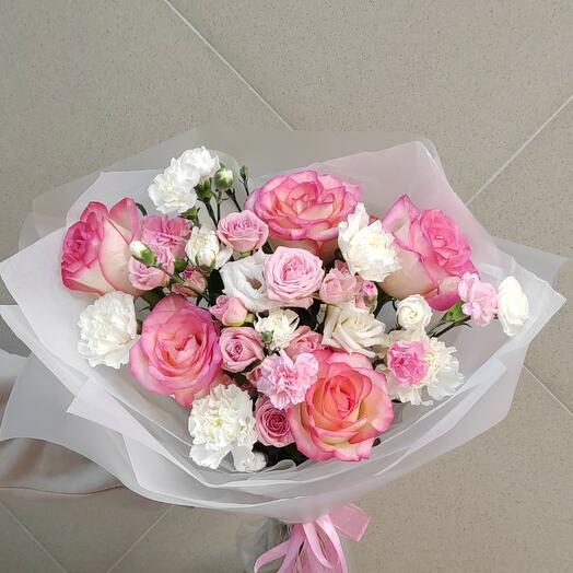 Bouquet of delicate pink roses with dianthus