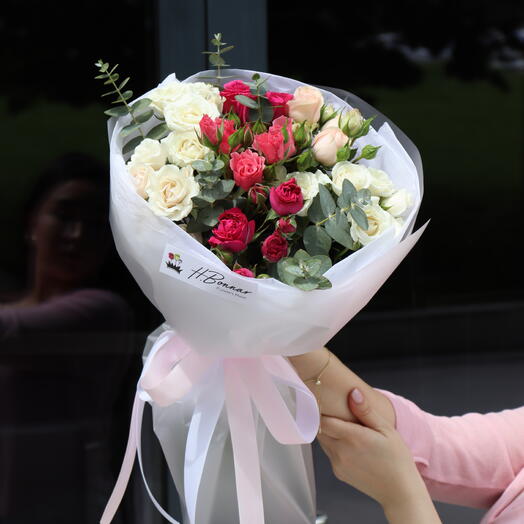 Монобукет из кустовых роз 7 шт