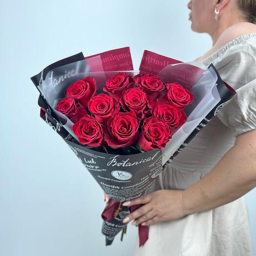 Красные розы в дизайнерском оформлении ♥️ Premium