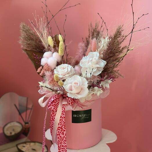 Композиция с розами и хлопком 🌸