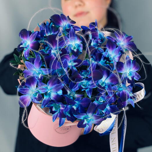 Цветы в коробке из орхидей космос с сухоцветом стифа.Композиция 612 Milin bouquet