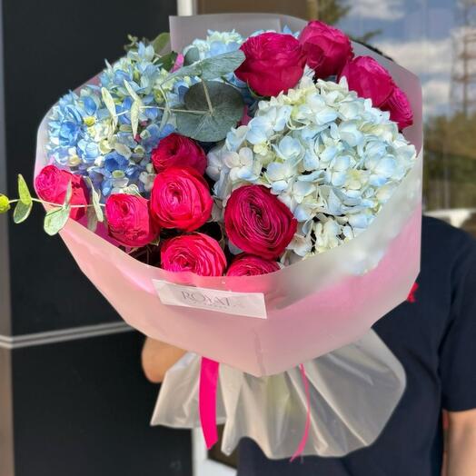 Royal Flowers | Букет из гортензий, кустовых роз и эвкалипта