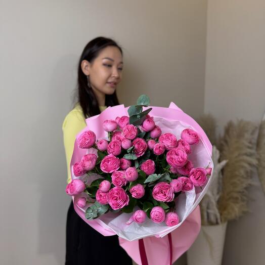 Пионовидные кустовые розы Жизель