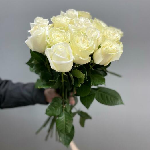 15 белых роз Мондиаль