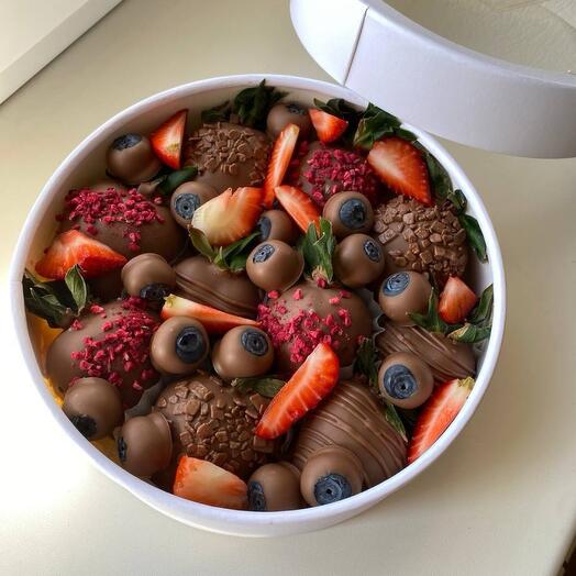 Клубника круглый С с голубикой и дольками
