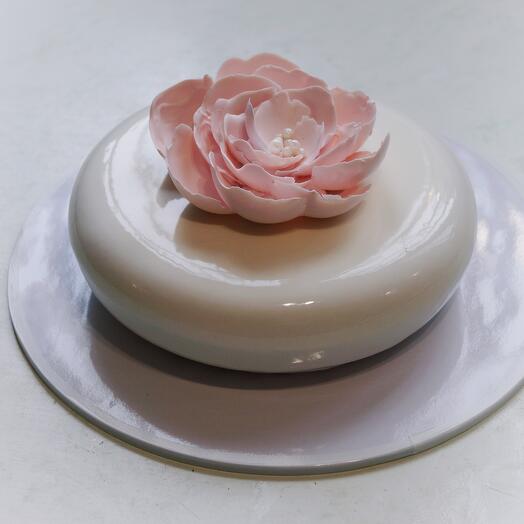 Муссовый торт с шоколадным пионом