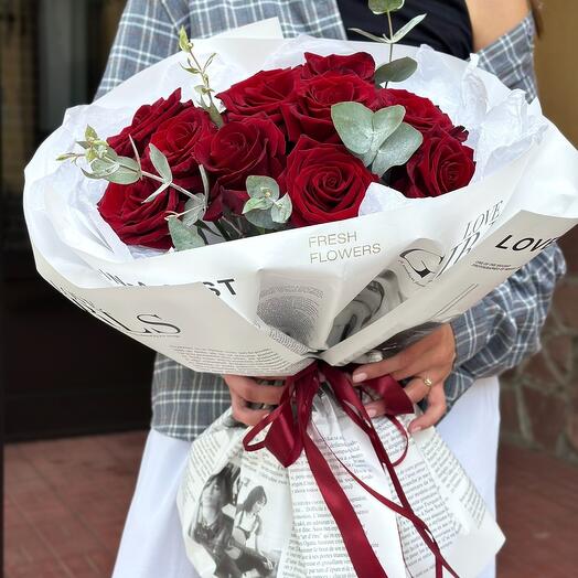 9 роз с эвкалиптом в авторской упаковке ❣️