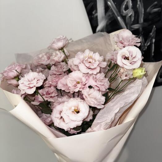 Eustoma pünkösdirózsára emlékeztető