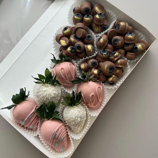 Клубника и голубика в шоколаде «Berry Dream Love»