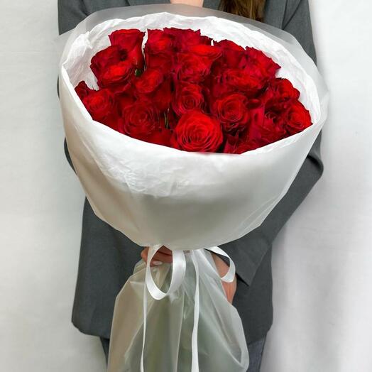 Восхитительный букет из 25 роз Кения 60см