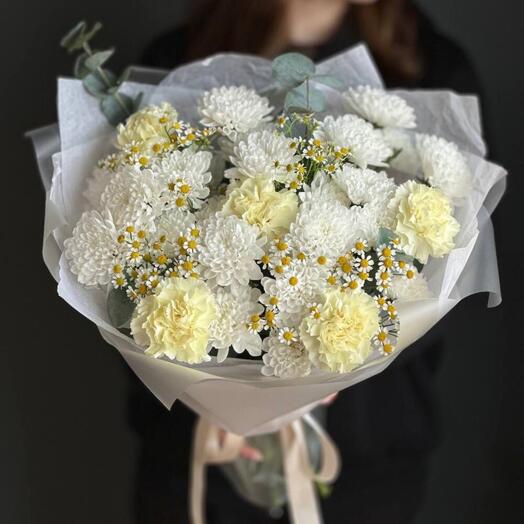 Лимонные диантусы с ромашками и хризантемой XL
