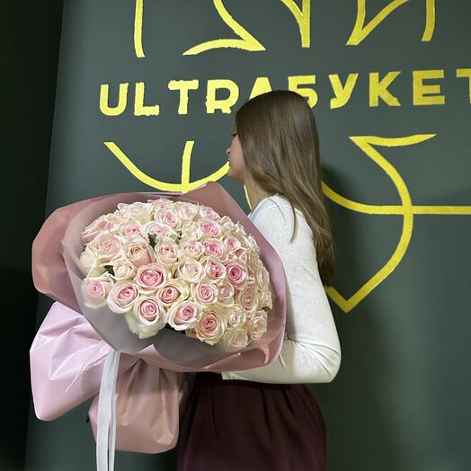 Букет из 51 розы в оттенке Свит Ревиваль