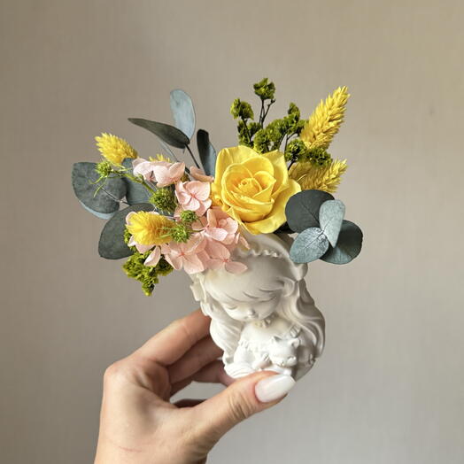 Композиция Малышка в розово-желтой гамме