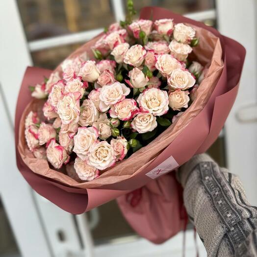 Букет 11 кустовых роз Рефлекс