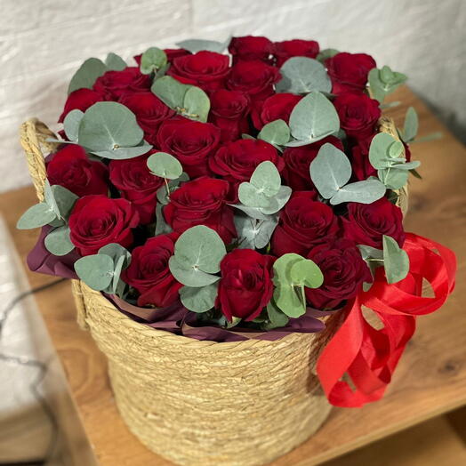 25 красных роз в кашпо
