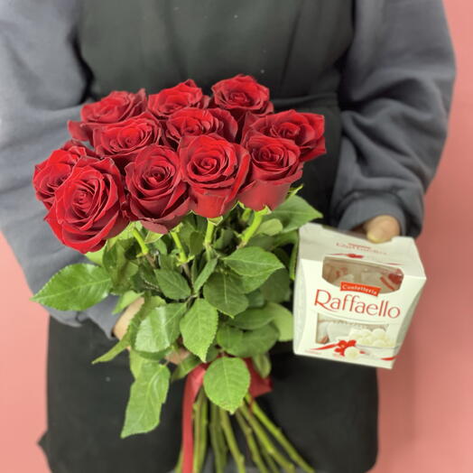 11 красных роз + RAFFAELLO
