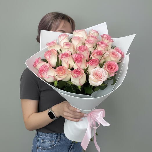 Букет 💐 25 роз Джумилия