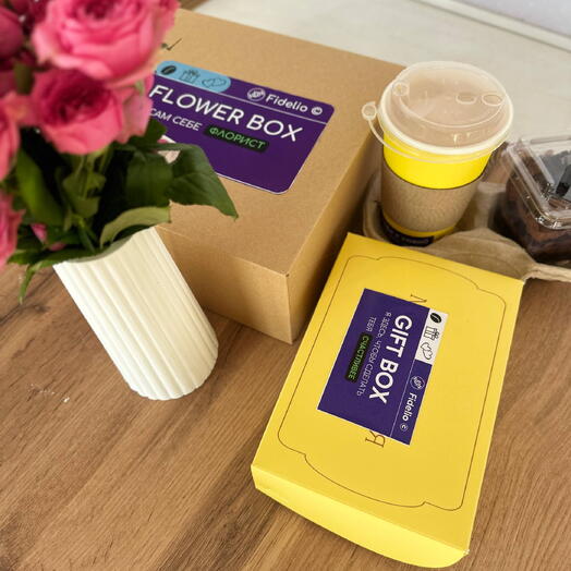 Бокс "Flowery mix" мадлен розы