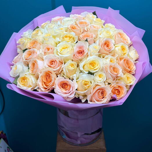 Букет из 47 персиковых роз 🌹