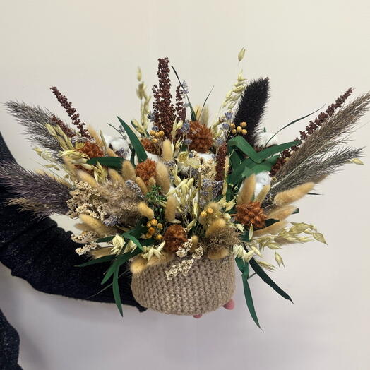 Джутовое кашпо с сухоцветами