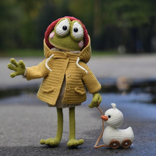 Froglet Queenie 30 cm